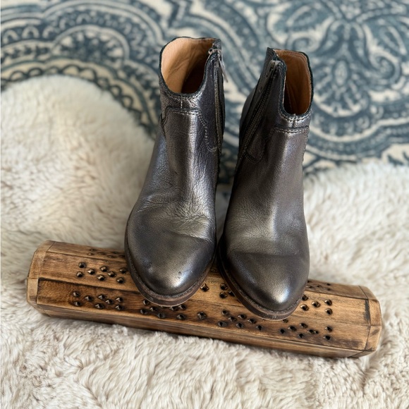 Lucky Brand Eller Almond Toe Ankle Bootie size 6 Pewter grey. - Picture 6 of 12